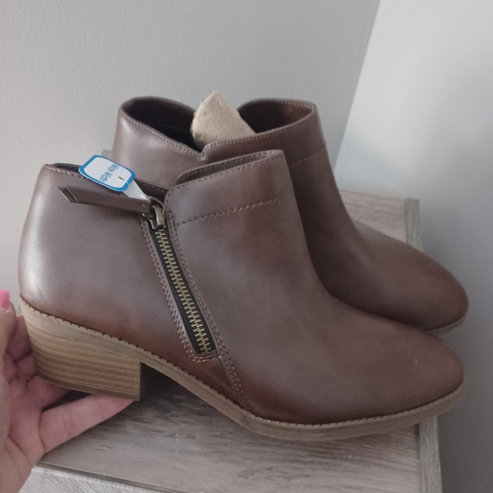 NWOT Time And Tru Zip Side Booties Sz 8.5 Wide